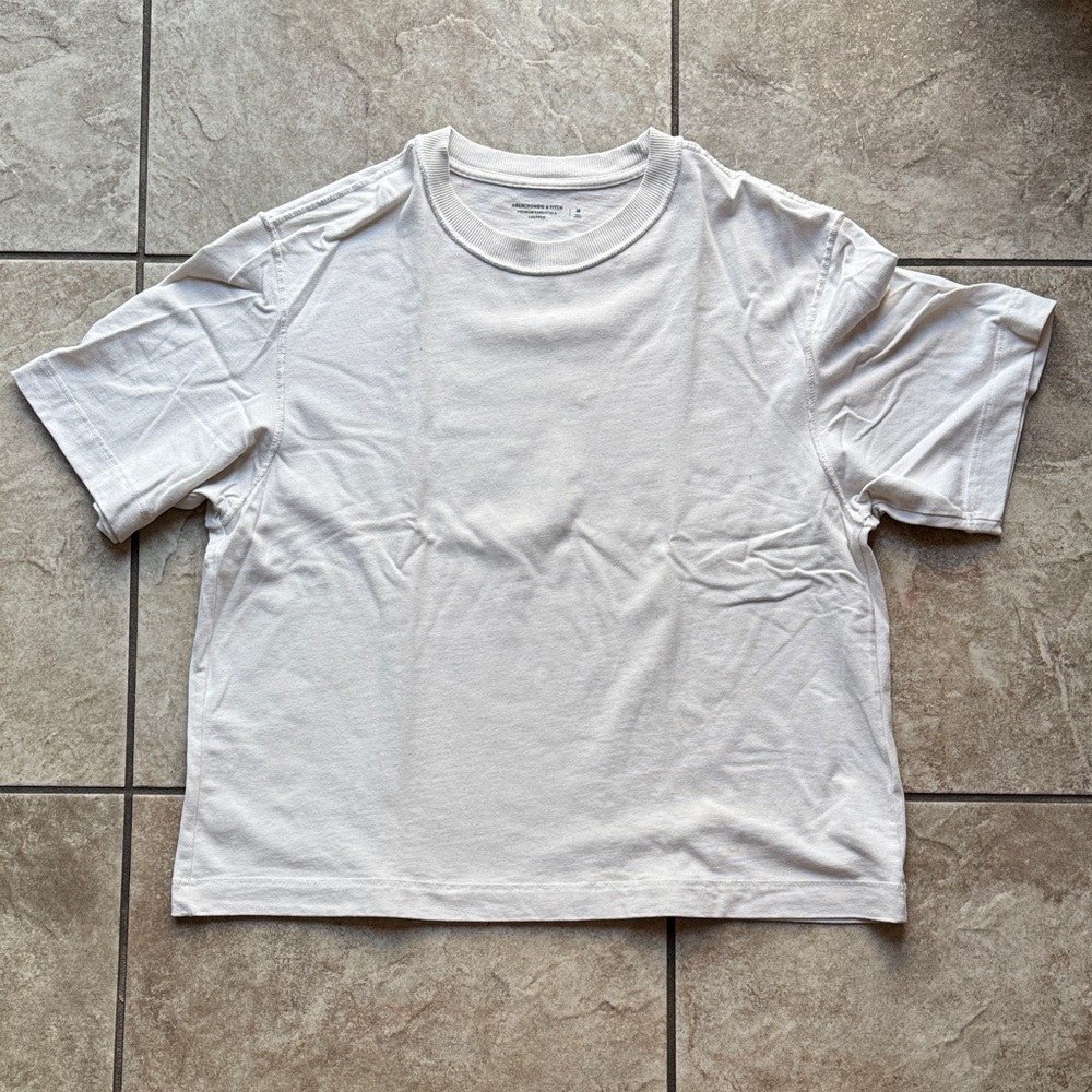 Abercrombie & Fitch White Short Sleeve Cropped Tee